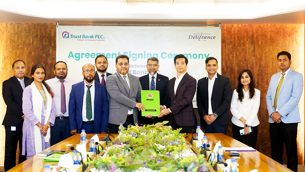 Trust Bank, Les Bleus sign deal