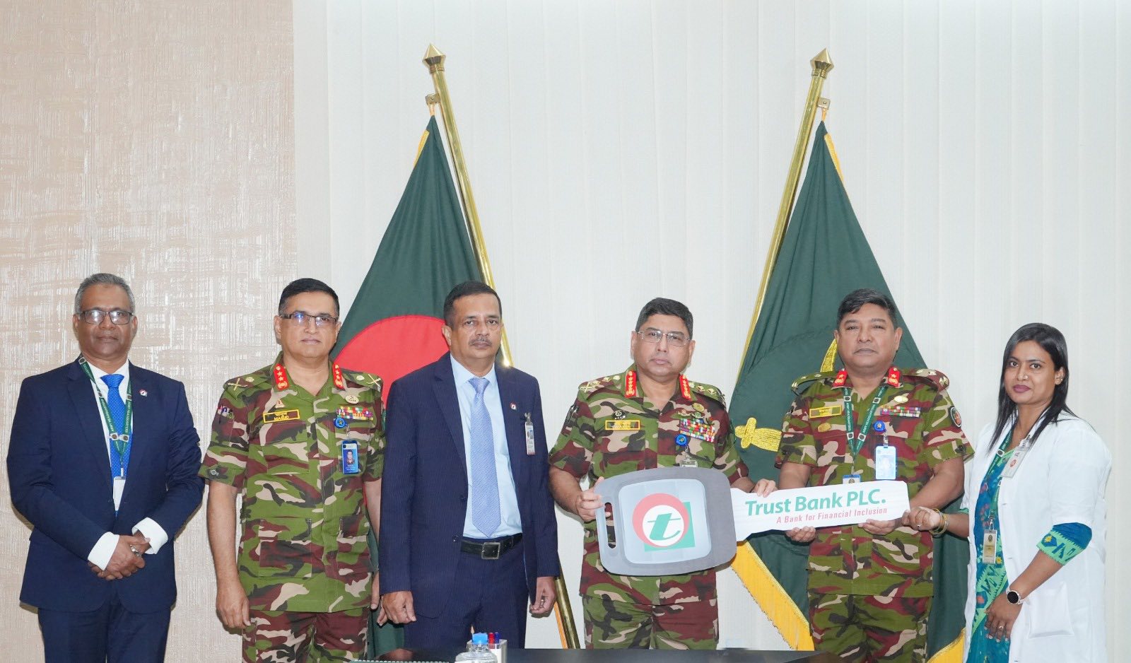 প্রয়াস-এর রাজশাহী ও সিলেট শাখায় স্কুল বাস প্রদান করল ট্রাস্ট ব্যাংক